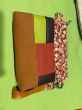 Load image into Gallery viewer, Wristlet
